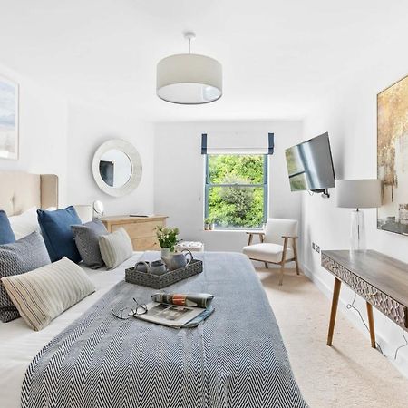 A7 Masts - Striking Beach Bolthole Apartment With Beautiful Sea Views Private Balcony & Parking Торки Экстерьер фото