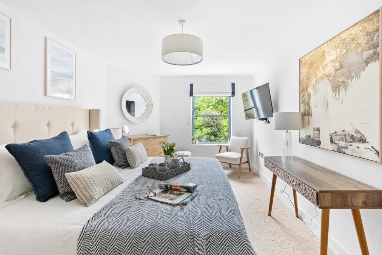 A7 Masts - Striking Beach Bolthole Apartment With Beautiful Sea Views Private Balcony & Parking Торки Экстерьер фото