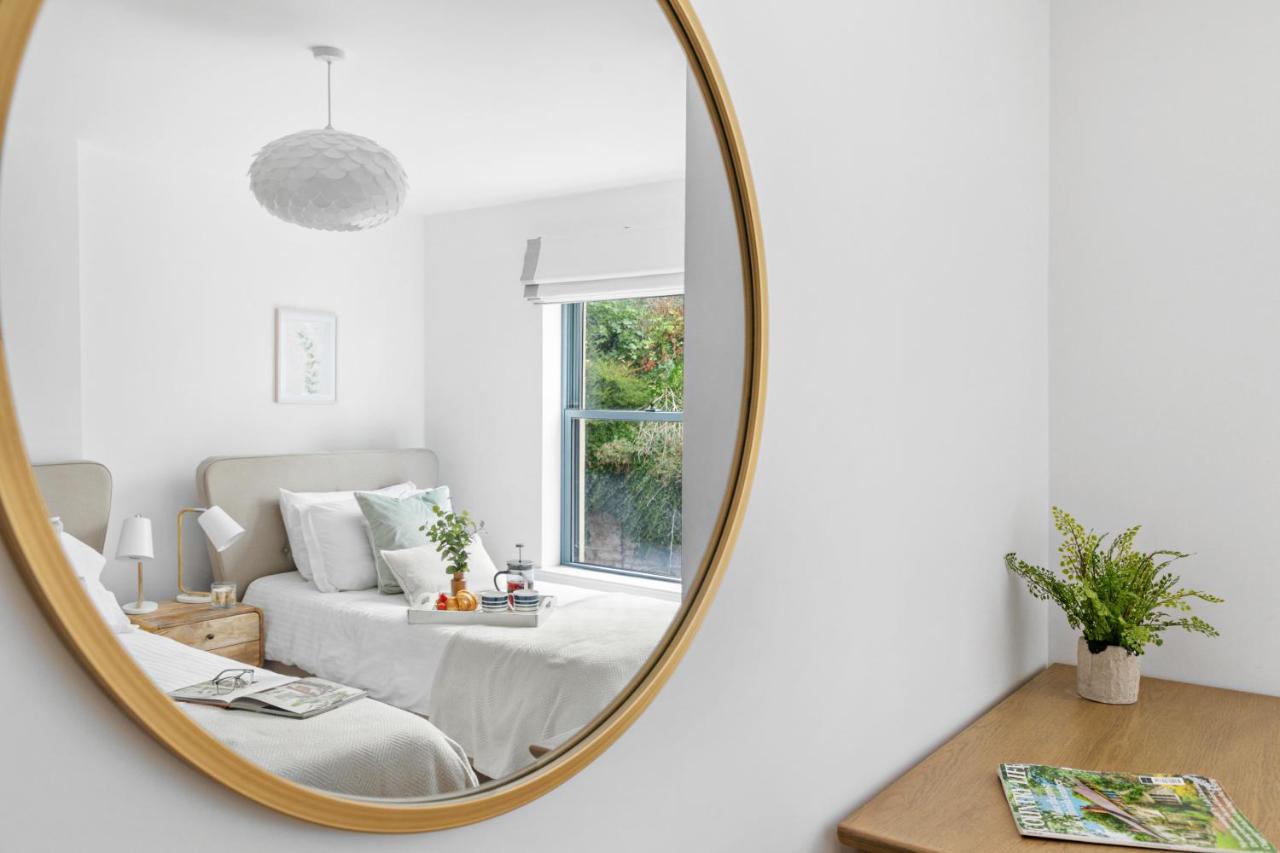 A7 Masts - Striking Beach Bolthole Apartment With Beautiful Sea Views Private Balcony & Parking Торки Экстерьер фото
