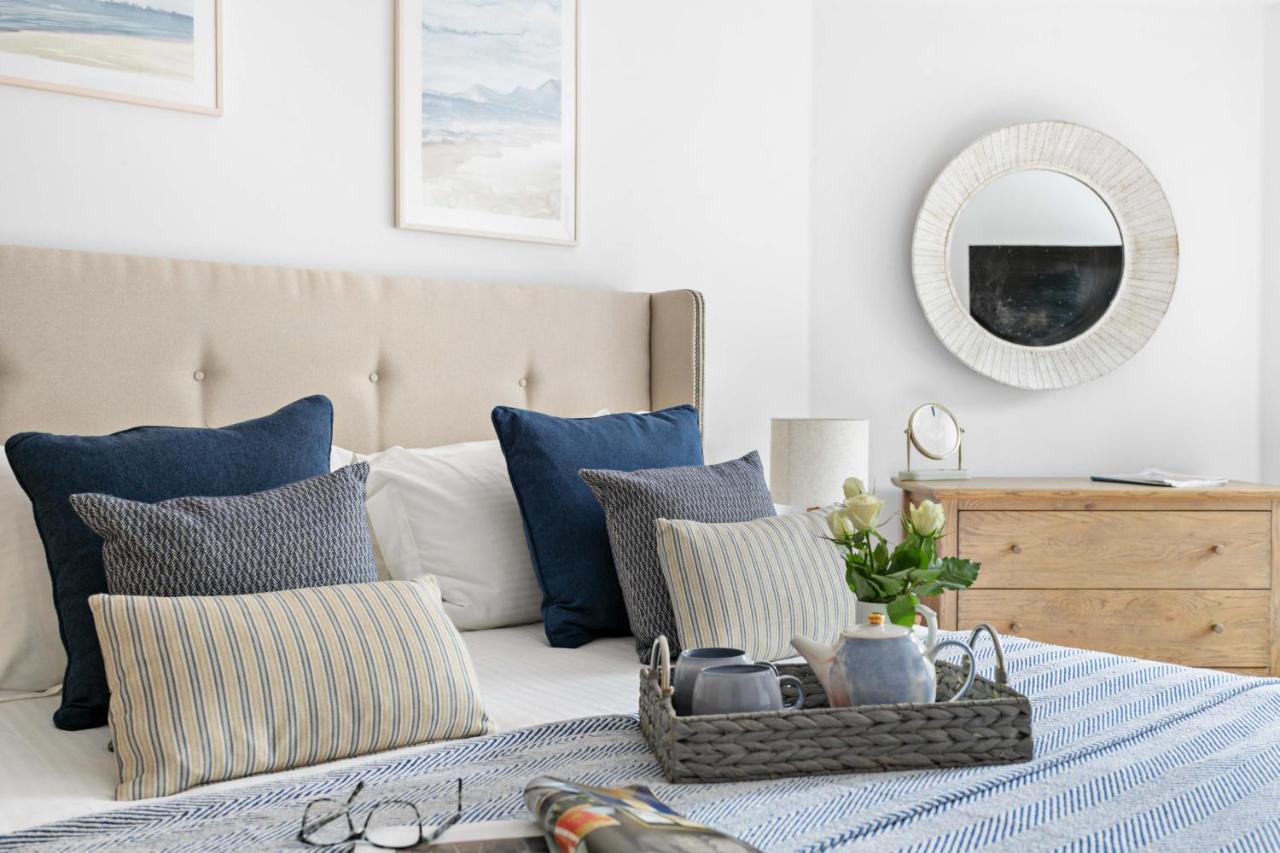 A7 Masts - Striking Beach Bolthole Apartment With Beautiful Sea Views Private Balcony & Parking Торки Экстерьер фото
